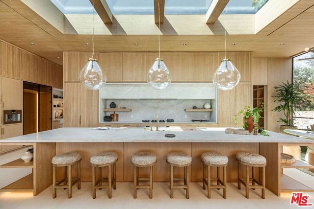 1039 Wallace, Beverly Hills, CA 90210