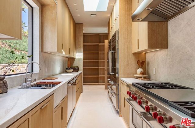 1039 Wallace, Beverly Hills, CA 90210