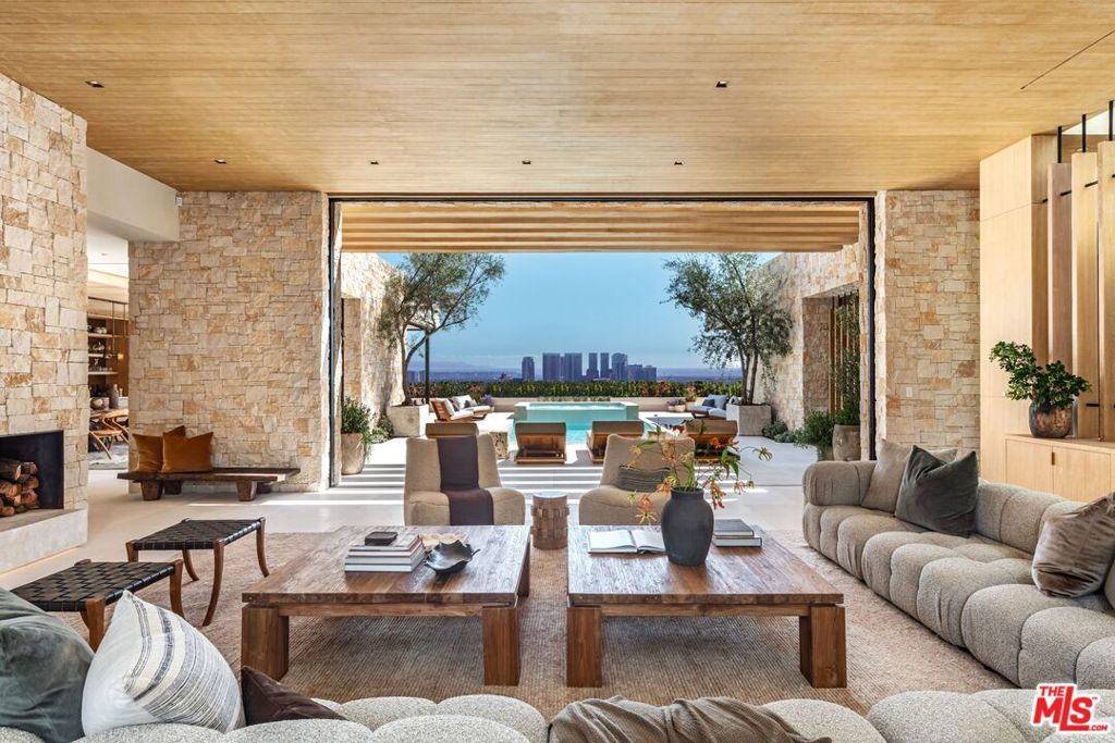 1039 Wallace, Beverly Hills, CA 90210