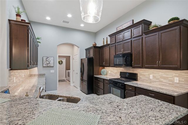 1540 W Caroline Path, Lecanto, FL 34461