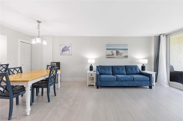 5 Bluebill AVE 108, Naples, FL 34108