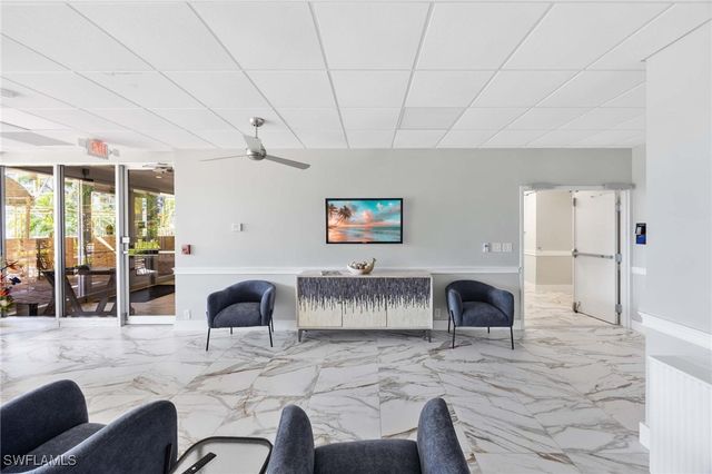 5 Bluebill AVE 108, Naples, FL 34108