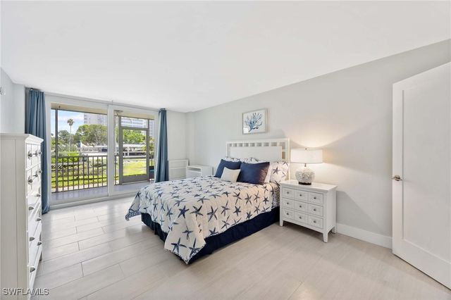 5 Bluebill AVE 108, Naples, FL 34108