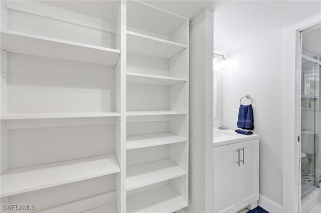 5 Bluebill AVE 108, Naples, FL 34108