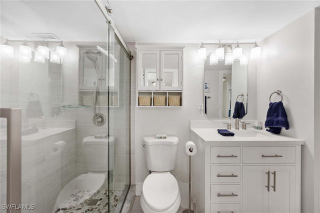 5 Bluebill AVE 108, Naples, FL 34108