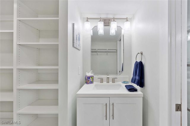 5 Bluebill AVE 108, Naples, FL 34108