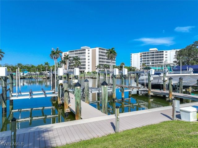 5 Bluebill AVE 108, Naples, FL 34108