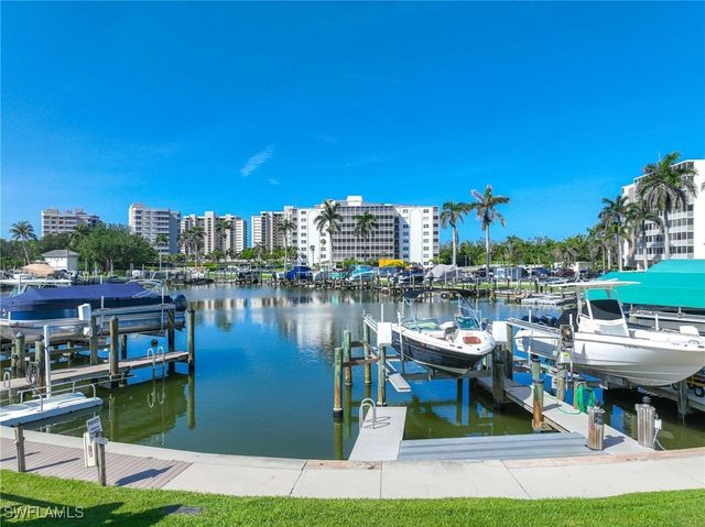 5 Bluebill AVE 108, Naples, FL 34108