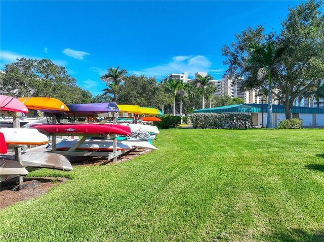 5 Bluebill AVE 108, Naples, FL 34108