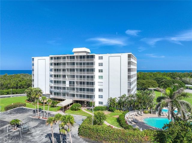 5 Bluebill AVE 108, Naples, FL 34108