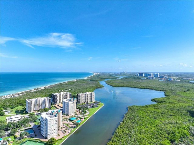 5 Bluebill AVE 108, Naples, FL 34108