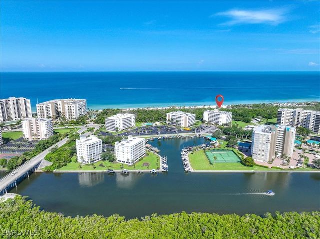 5 Bluebill AVE 108, Naples, FL 34108