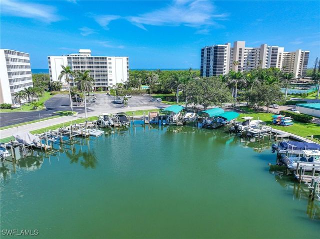 5 Bluebill AVE 108, Naples, FL 34108