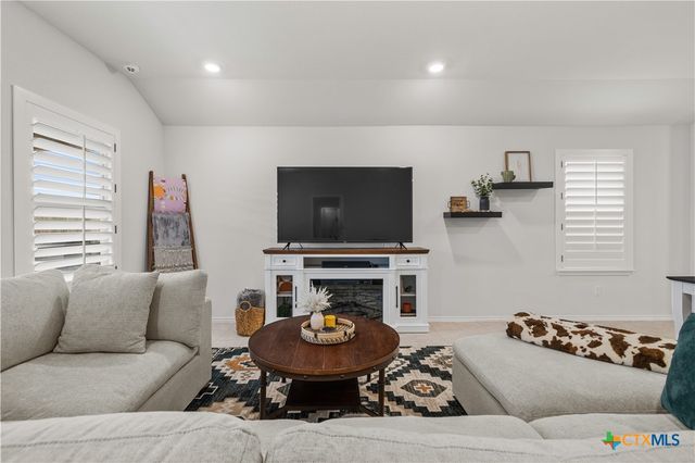 583 Taggart Trail, Jarrell, TX 76537