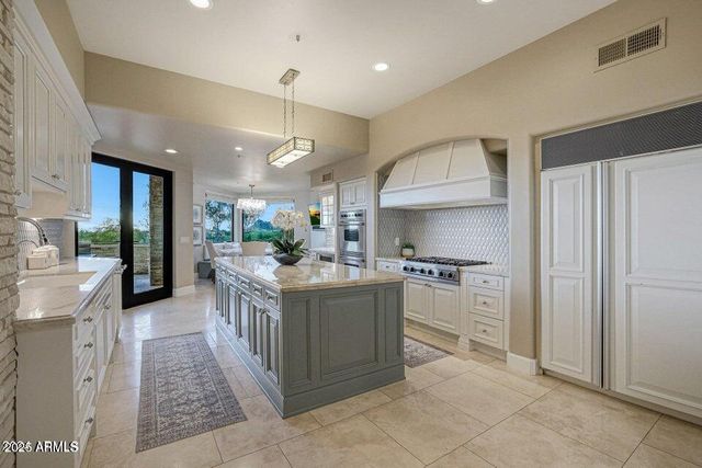 10638 E YEARLING Drive, Scottsdale, AZ 85255