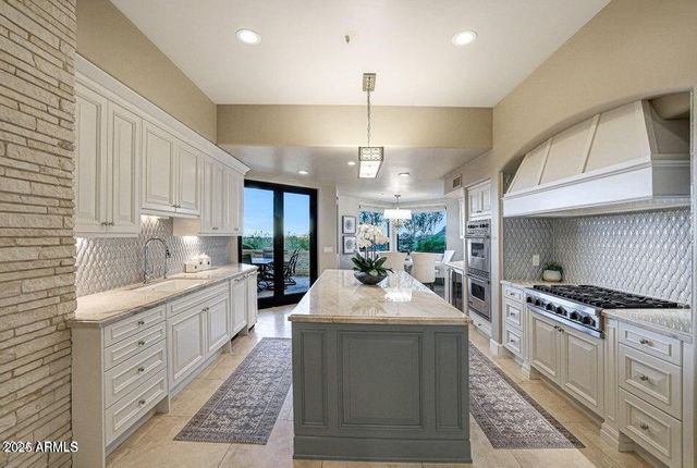 10638 E YEARLING Drive, Scottsdale, AZ 85255