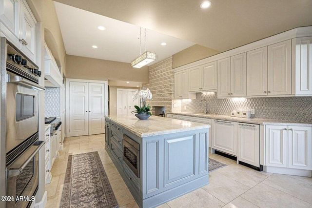 10638 E YEARLING Drive, Scottsdale, AZ 85255