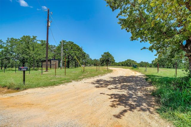 410 Wild Hill Oak Drive, Springtown, TX 76082