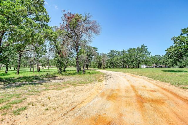 410 Wild Hill Oak Drive, Springtown, TX 76082