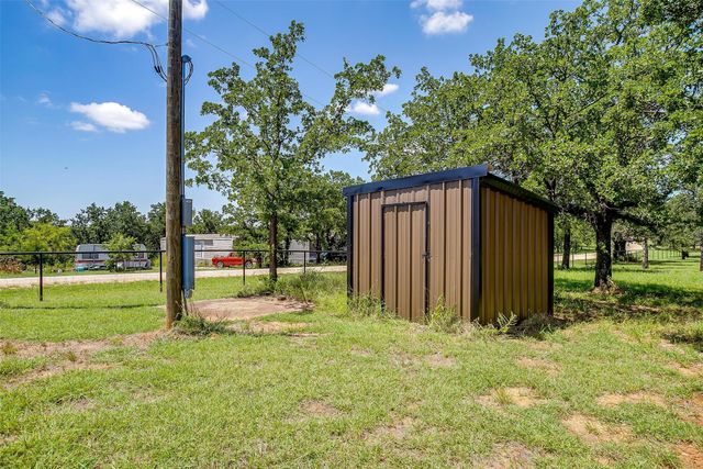 410 Wild Hill Oak Drive, Springtown, TX 76082