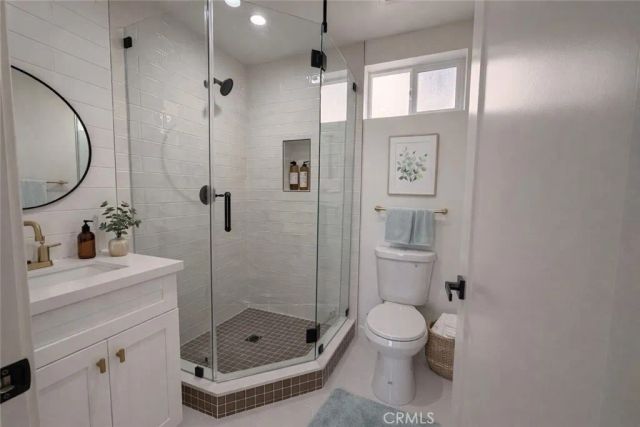 415 N La Fayette Park, Los Angeles, CA 90026