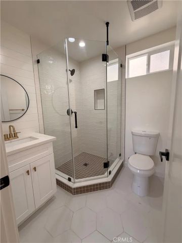 415 N La Fayette Park, Los Angeles, CA 90026