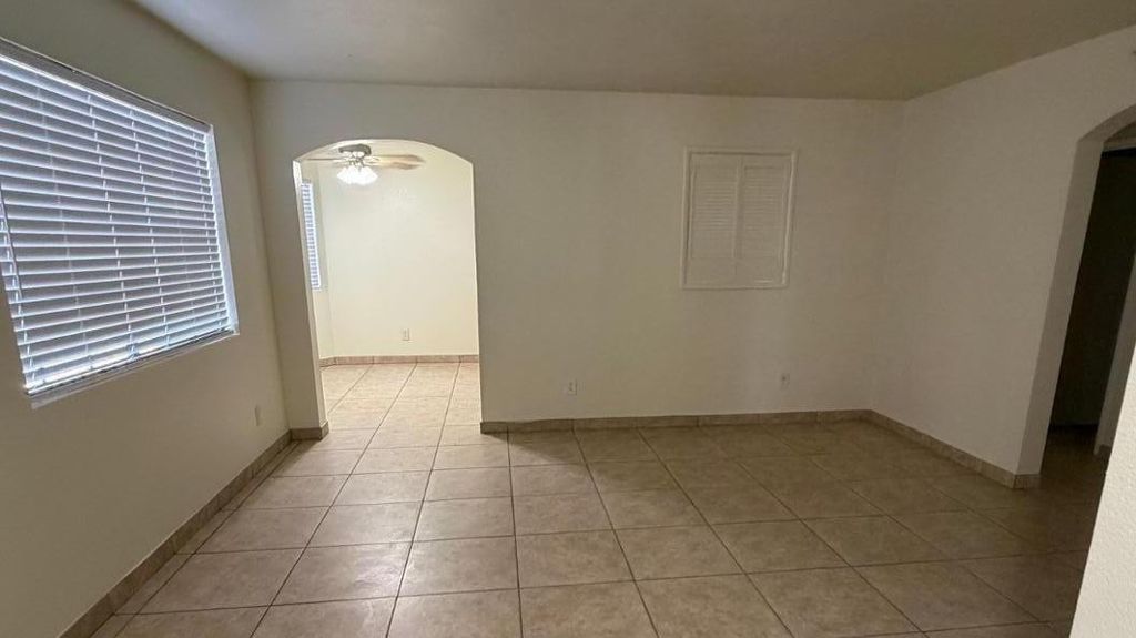925 S Longmore Apt 101, Mesa, AZ 85202