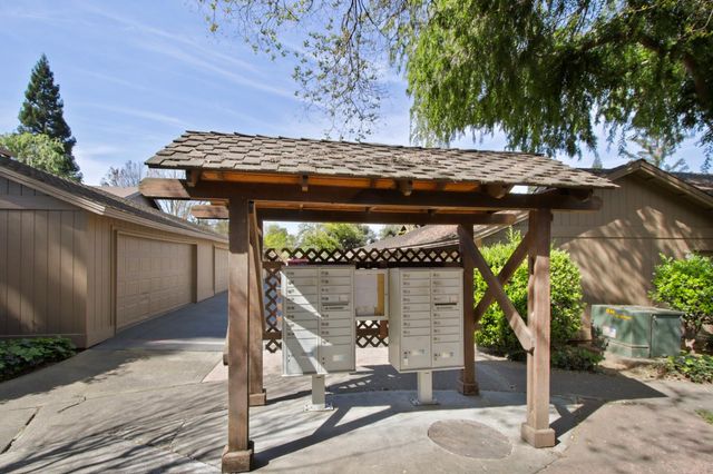 2232 Boyer Dr, Carmichael, CA 95608