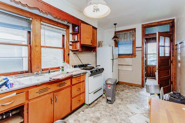 5129 W George Avenue, Chicago, IL 60641