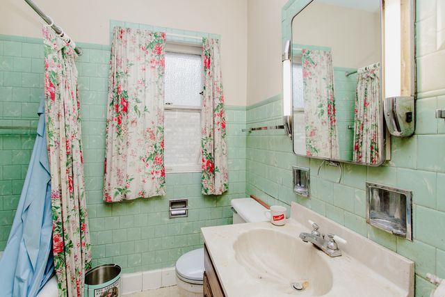 5129 W George Avenue, Chicago, IL 60641