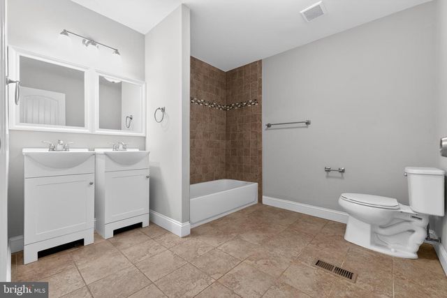 504 WELLFLEET RD, Cinnaminson, NJ 08077