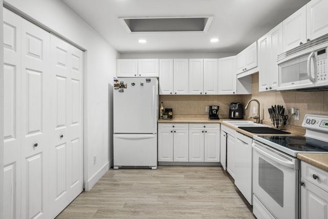 23284 SW 53rd Avenue D, Boca Raton, FL 33433