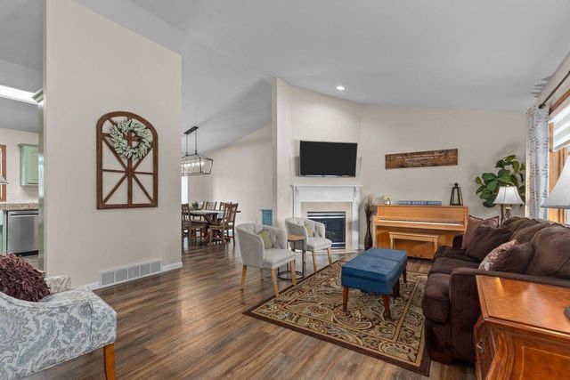 W5609 JOCHMANN DRIVE, Appleton, WI 54915