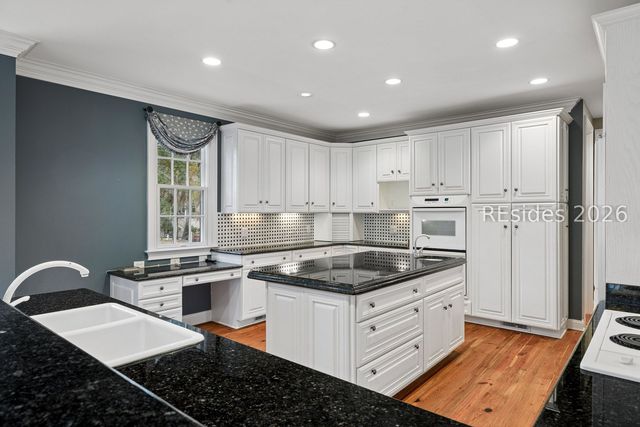 11 Retreat Dr, Bluffton, SC 29910