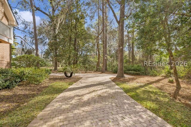 11 Retreat Dr, Bluffton, SC 29910