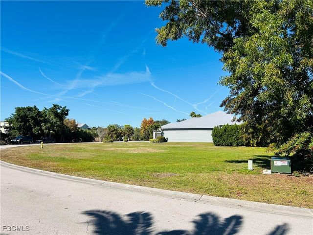 6057 Marsh Point LN, North Fort Myers, FL 33917