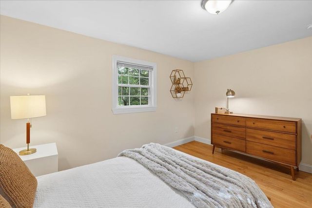 2 Carroll Circle, Derry, NH 03038