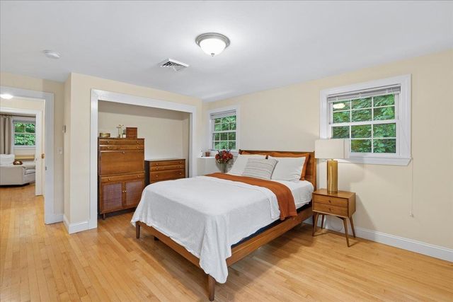 2 Carroll Circle, Derry, NH 03038