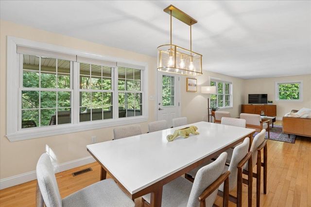 2 Carroll Circle, Derry, NH 03038