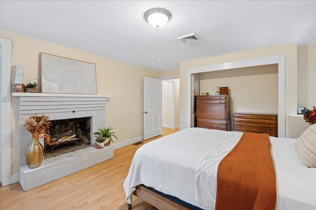 2 Carroll Circle, Derry, NH 03038