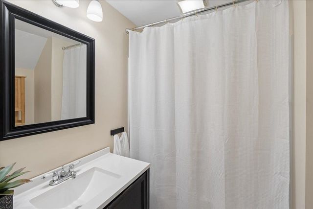 2 Carroll Circle, Derry, NH 03038