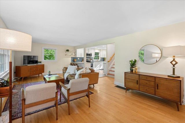 2 Carroll Circle, Derry, NH 03038