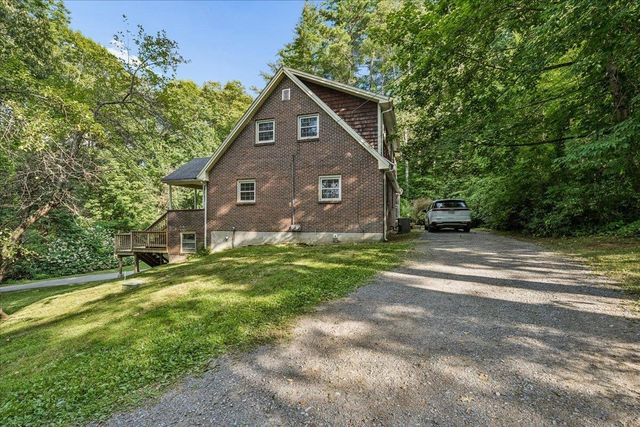 2 Carroll Circle, Derry, NH 03038