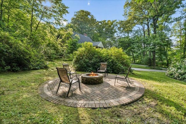 2 Carroll Circle, Derry, NH 03038