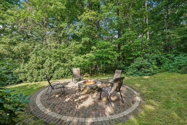 2 Carroll Circle, Derry, NH 03038
