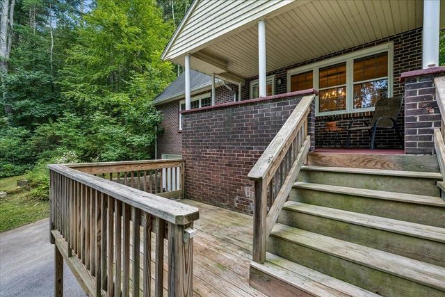 2 Carroll Circle, Derry, NH 03038