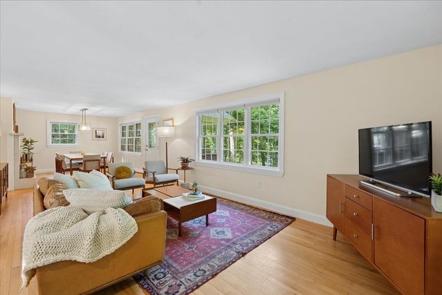 2 Carroll Circle, Derry, NH 03038
