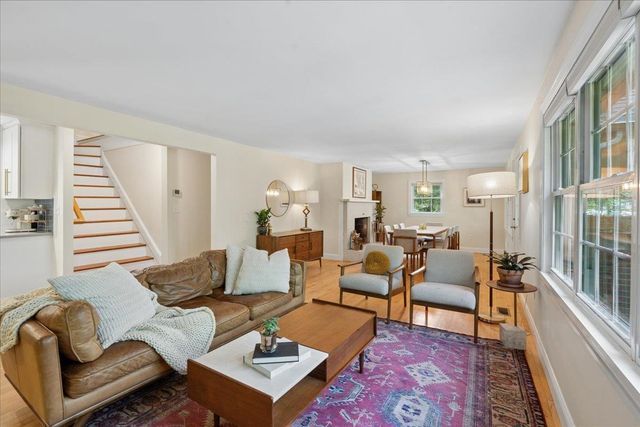 2 Carroll Circle, Derry, NH 03038