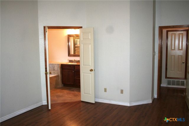 302 Blackfoot Drive, Harker Heights, TX 76548