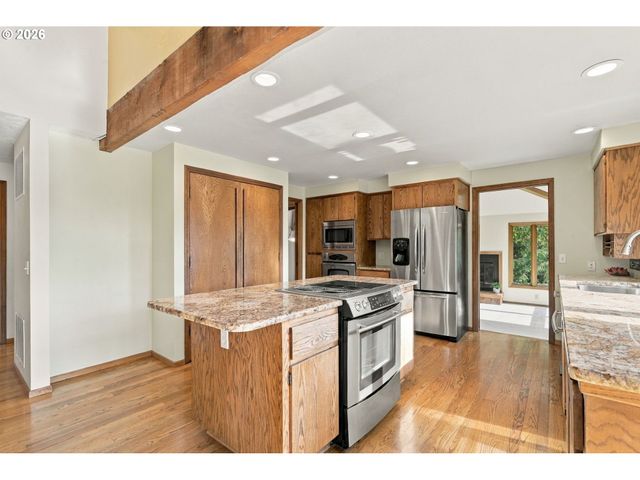 541 SPYGLASS Dr, Eugene, OR 97401